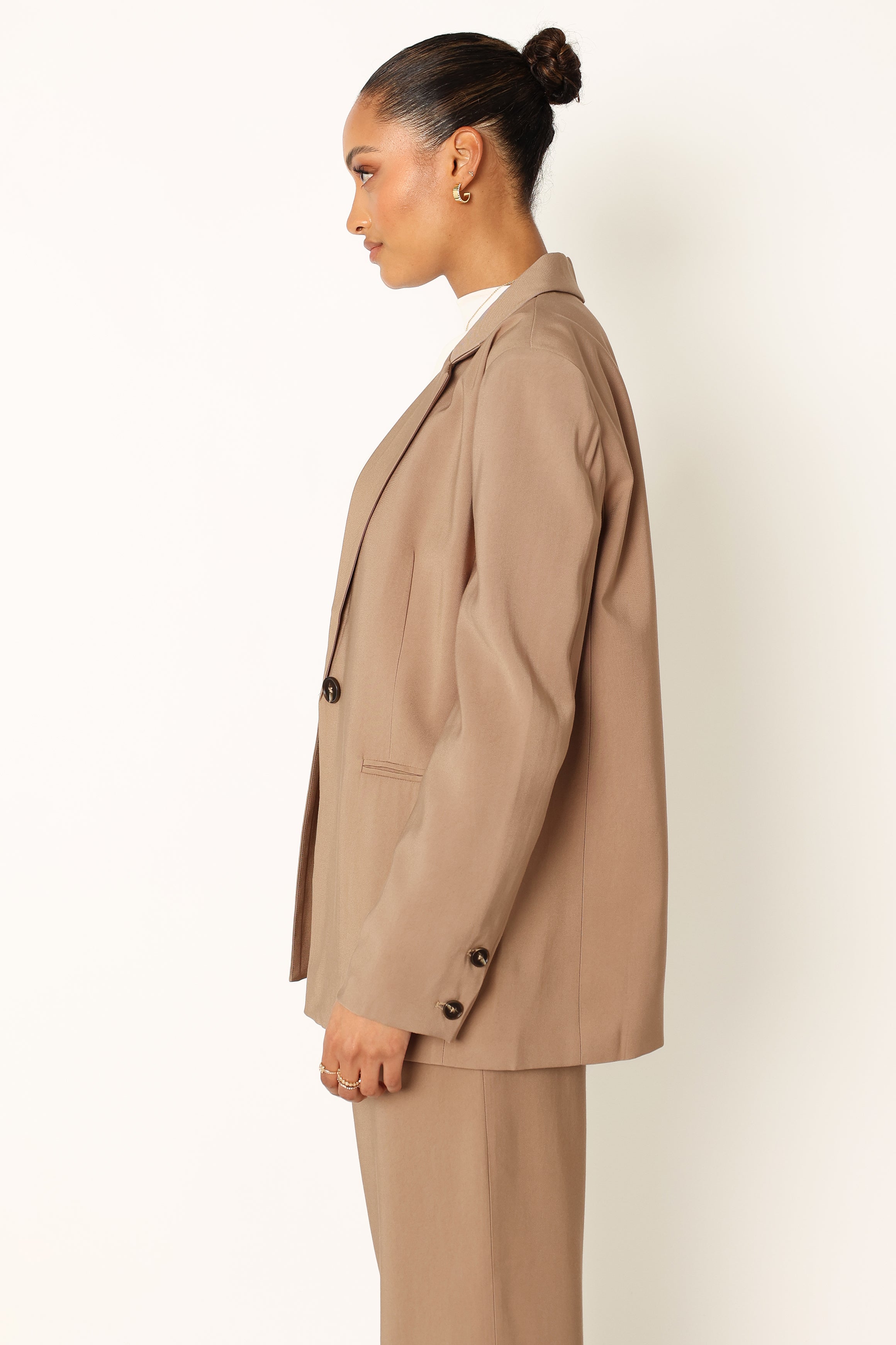 OUTERWEAR @Noelle Oversized Blazer - Light Brown