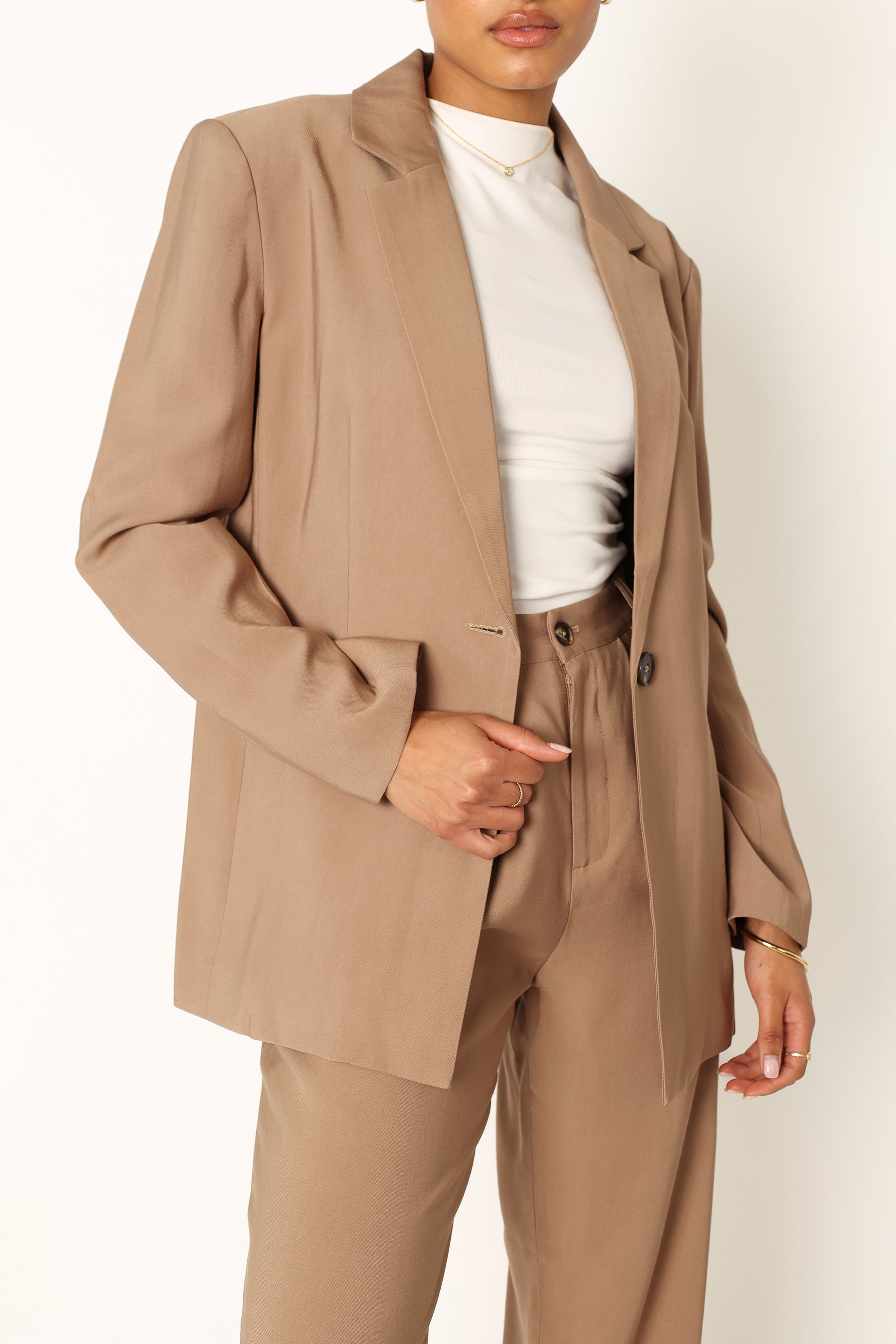 OUTERWEAR @Noelle Oversized Blazer - Light Brown