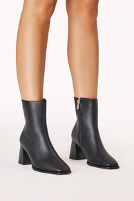 SHOES @Alania Bootie - Black