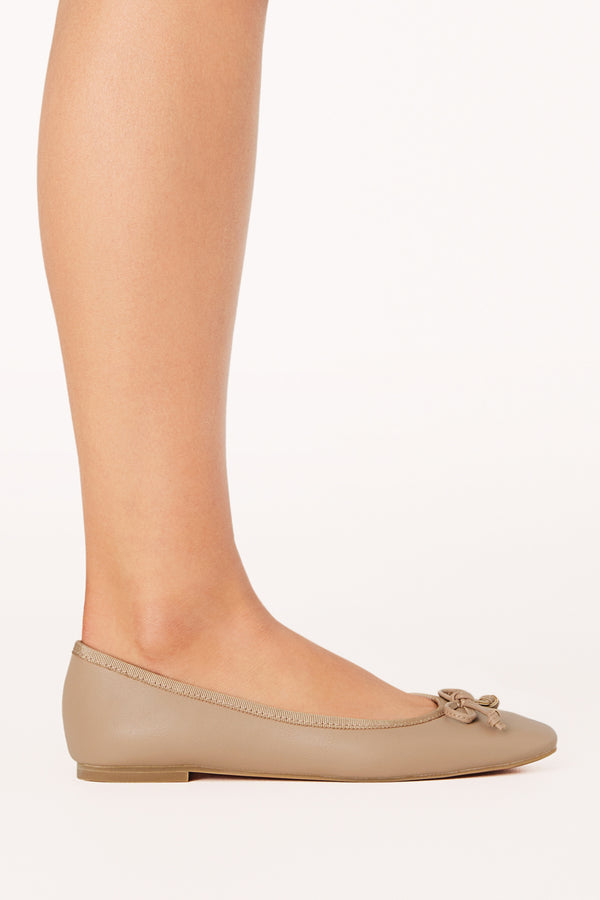 SHOES Isaiah Flats - Dark Nude