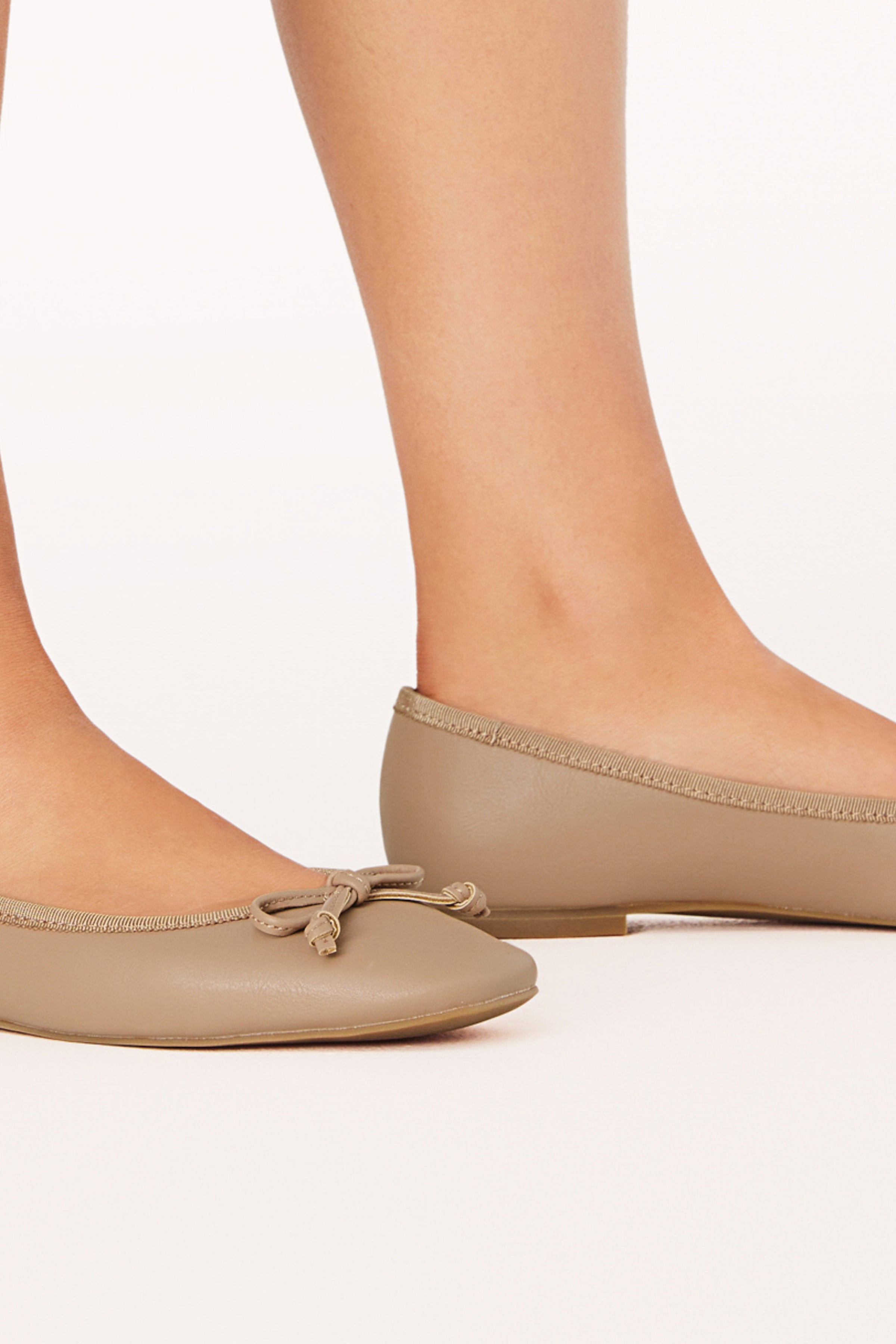 SHOES Isaiah Flats - Dark Nude