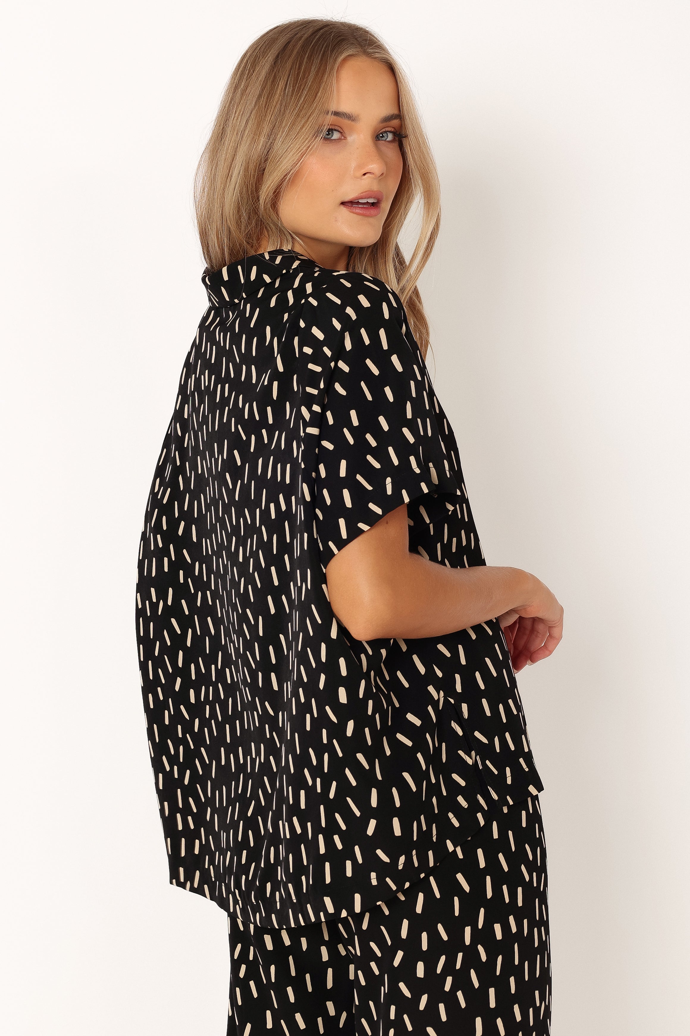 TOPS @Bastian Short Sleeve Shirt - Black Beige