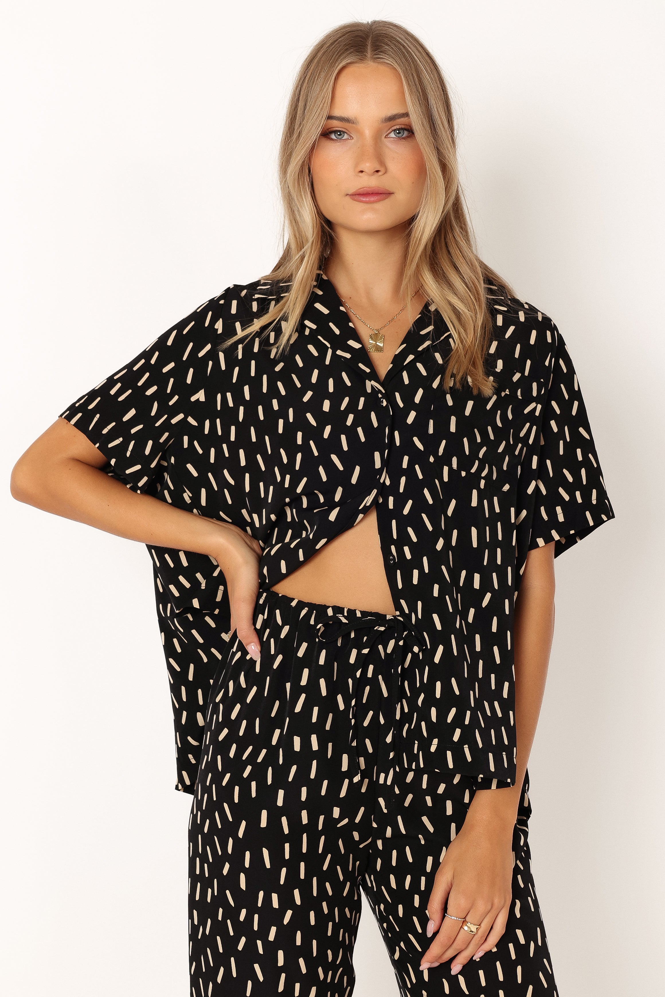 TOPS @Bastian Short Sleeve Shirt - Black Beige