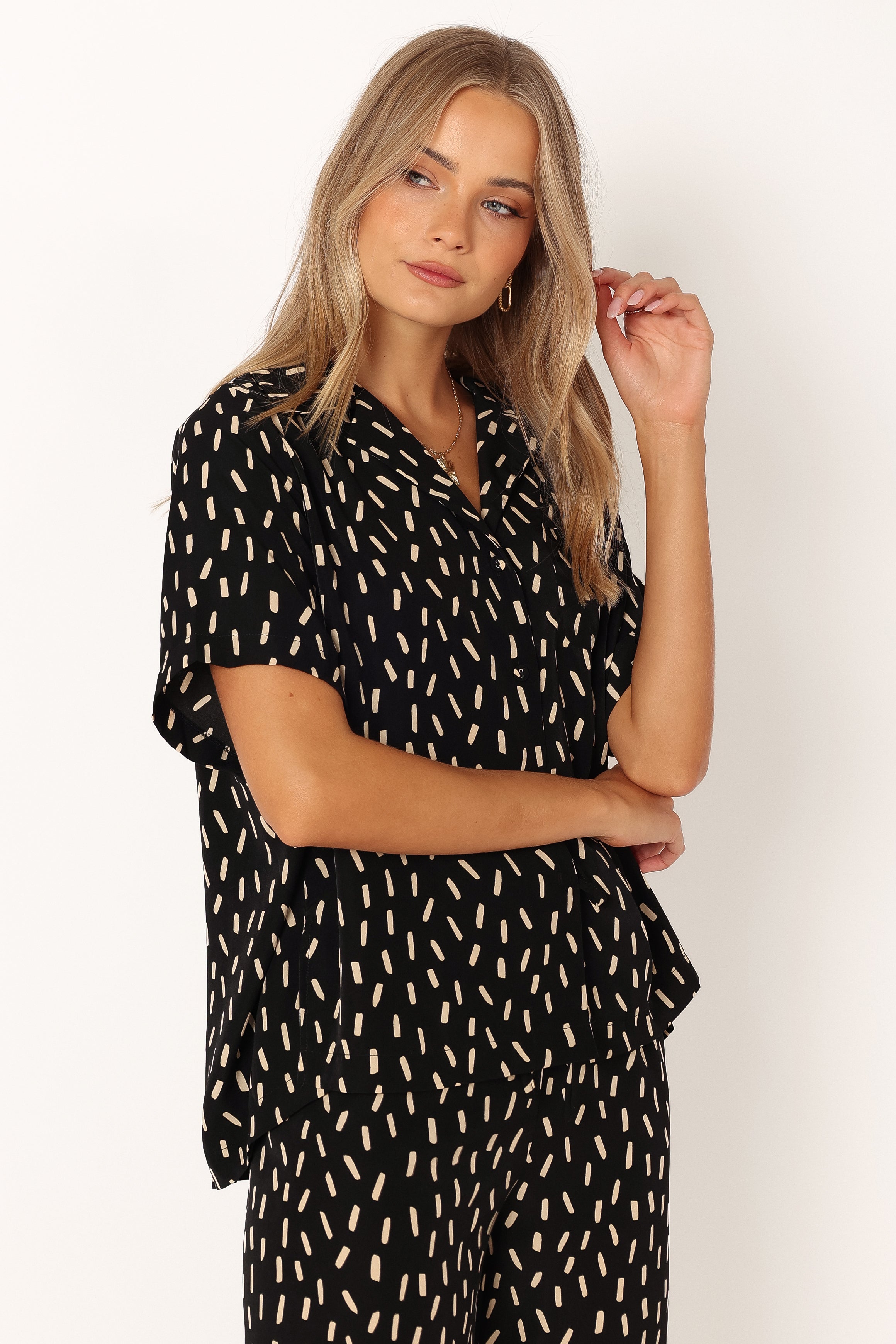 TOPS @Bastian Short Sleeve Shirt - Black Beige