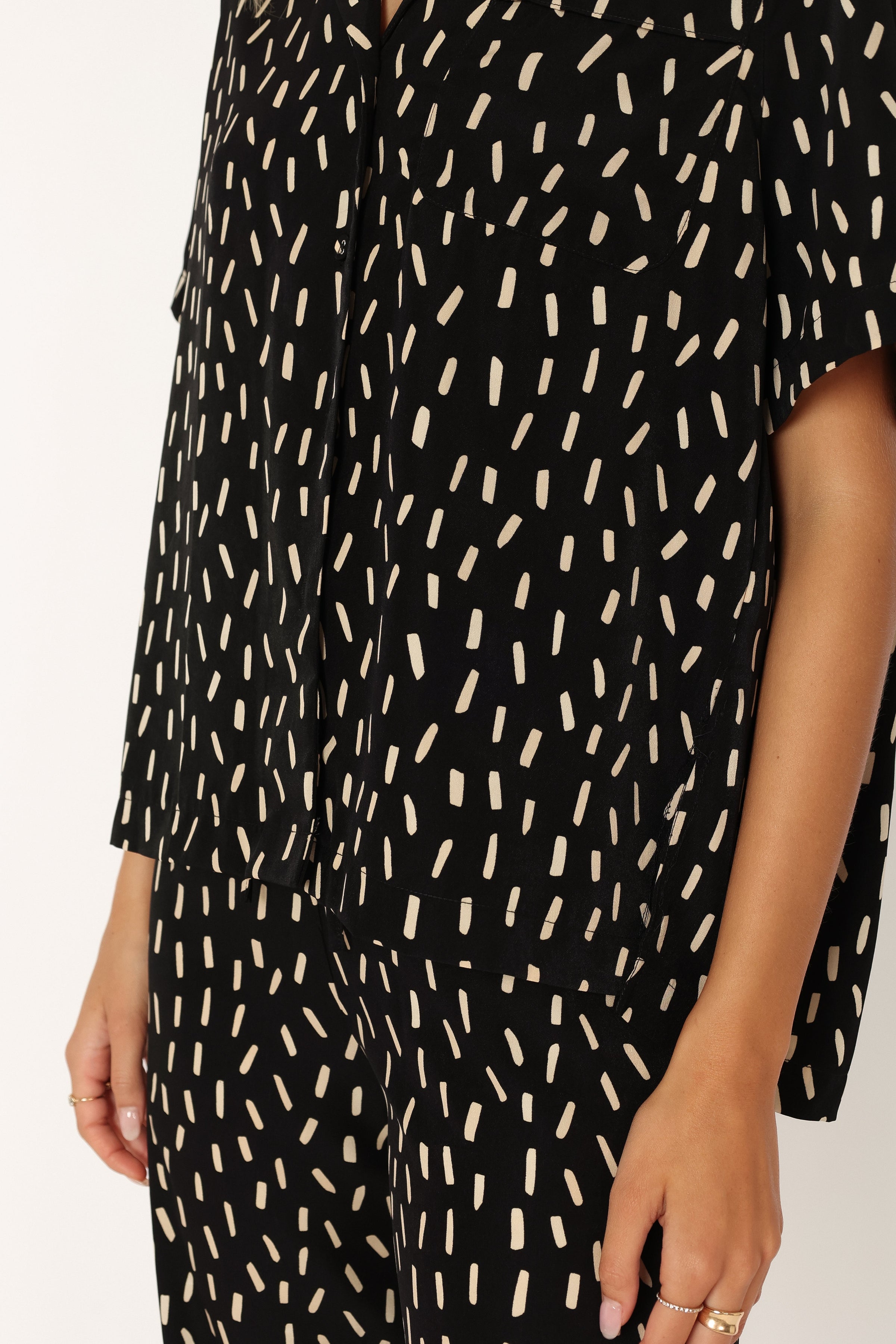 TOPS @Bastian Short Sleeve Shirt - Black Beige