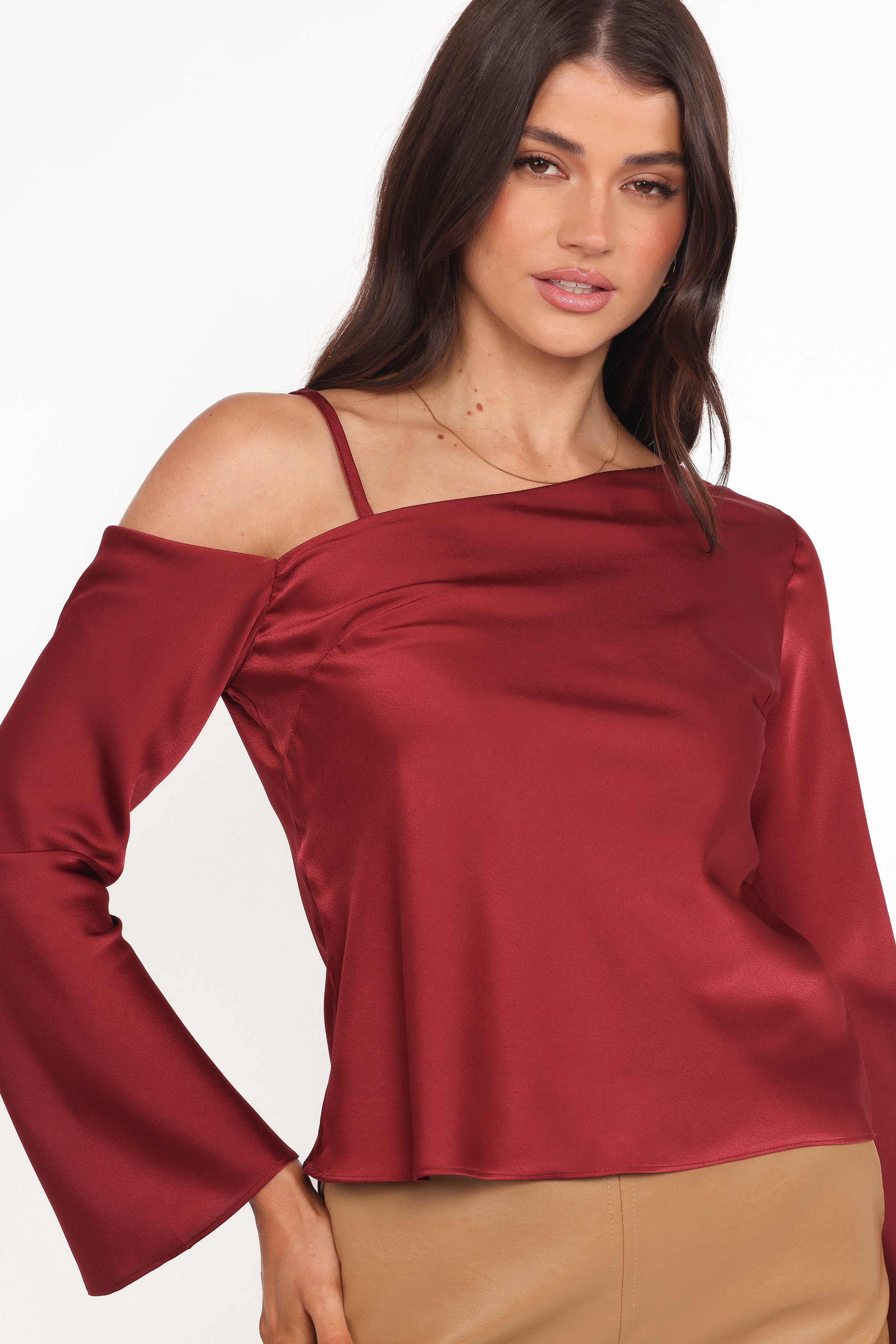 TOPS Brisa Off Shoulder Top - Cherry