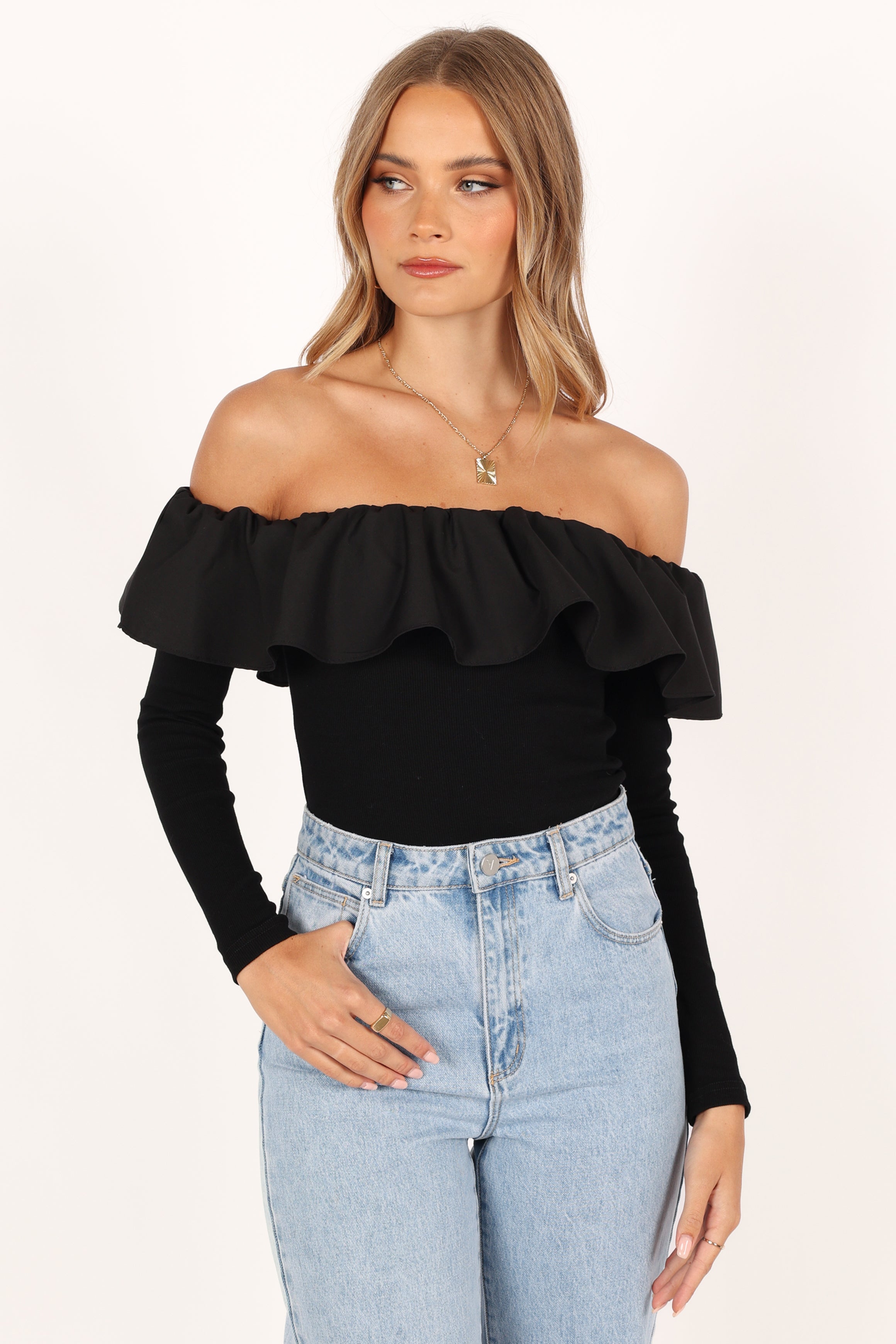 TOPS @Cloe Off Shoulder Top - Black