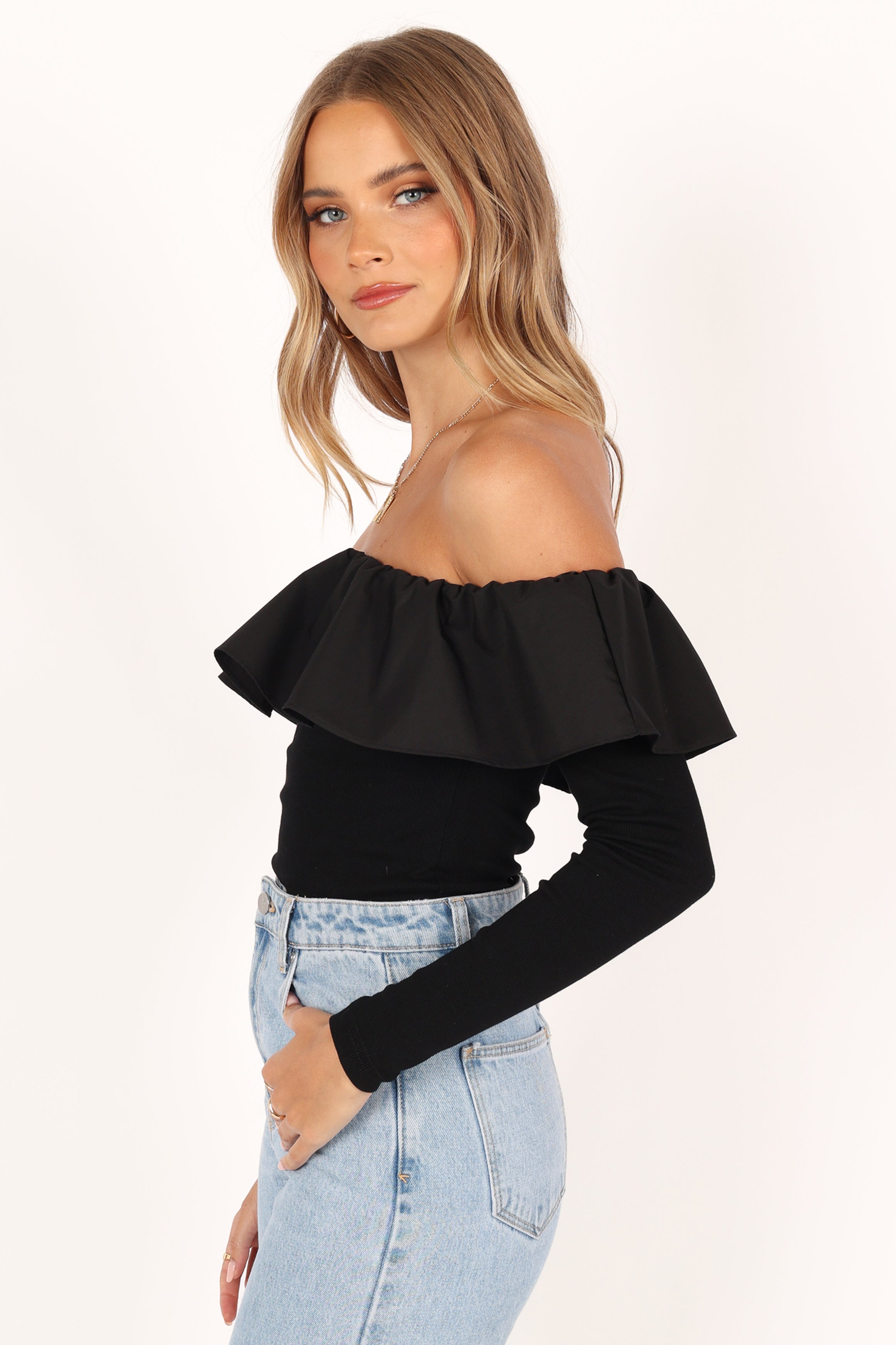 TOPS @Cloe Off Shoulder Top - Black