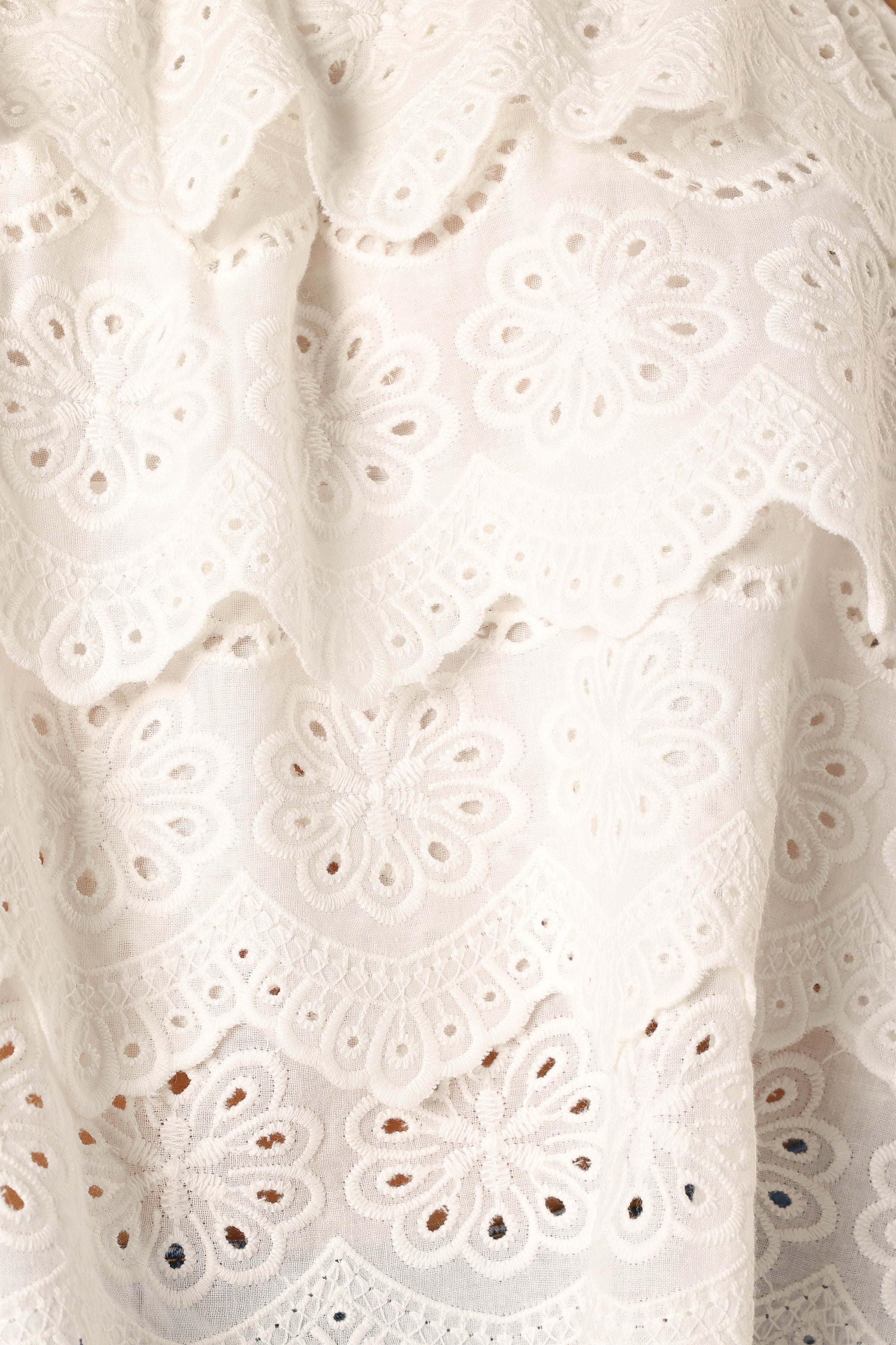 TOPS @Ebbie Lace Top - White