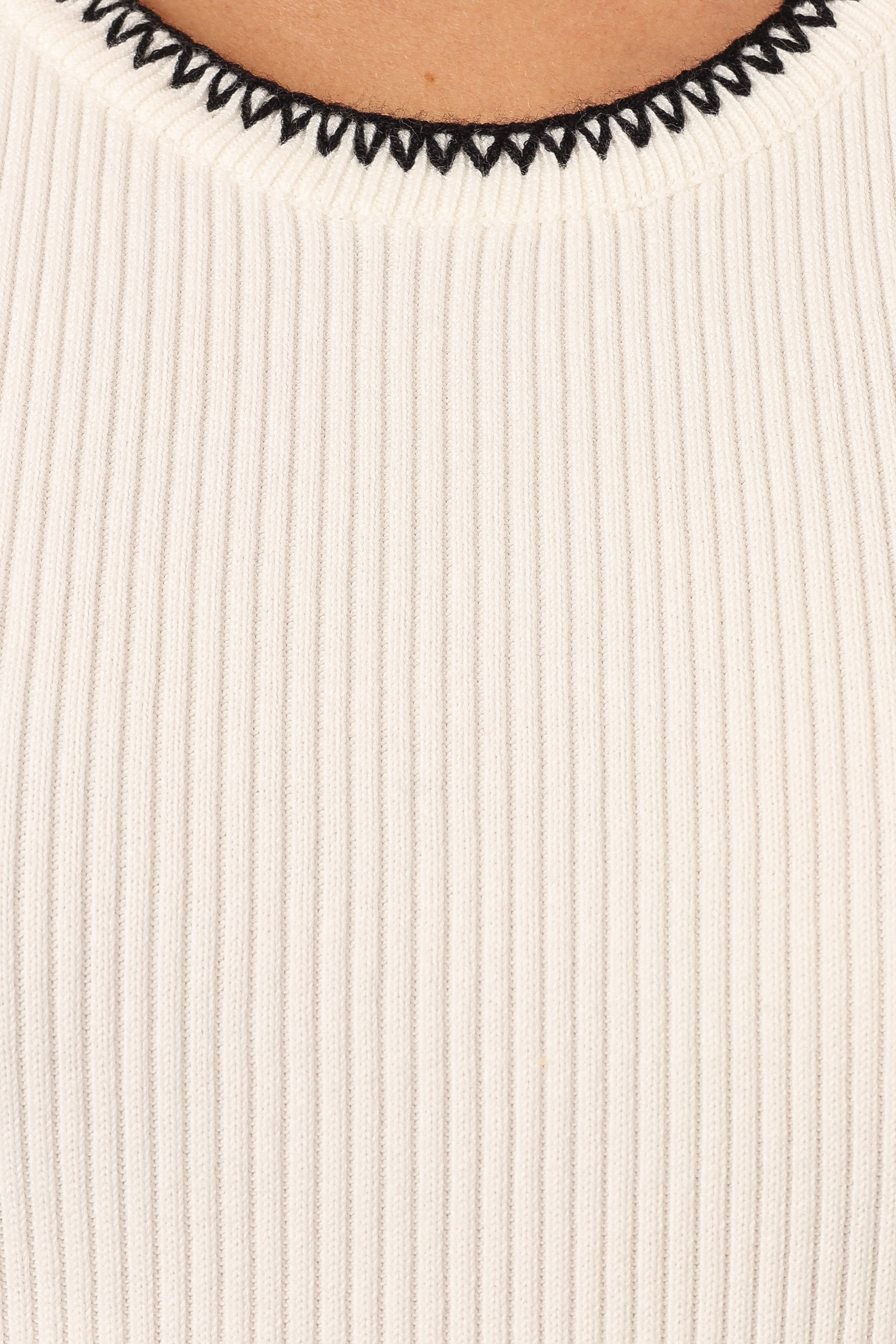 TOPS @Essy Top - White