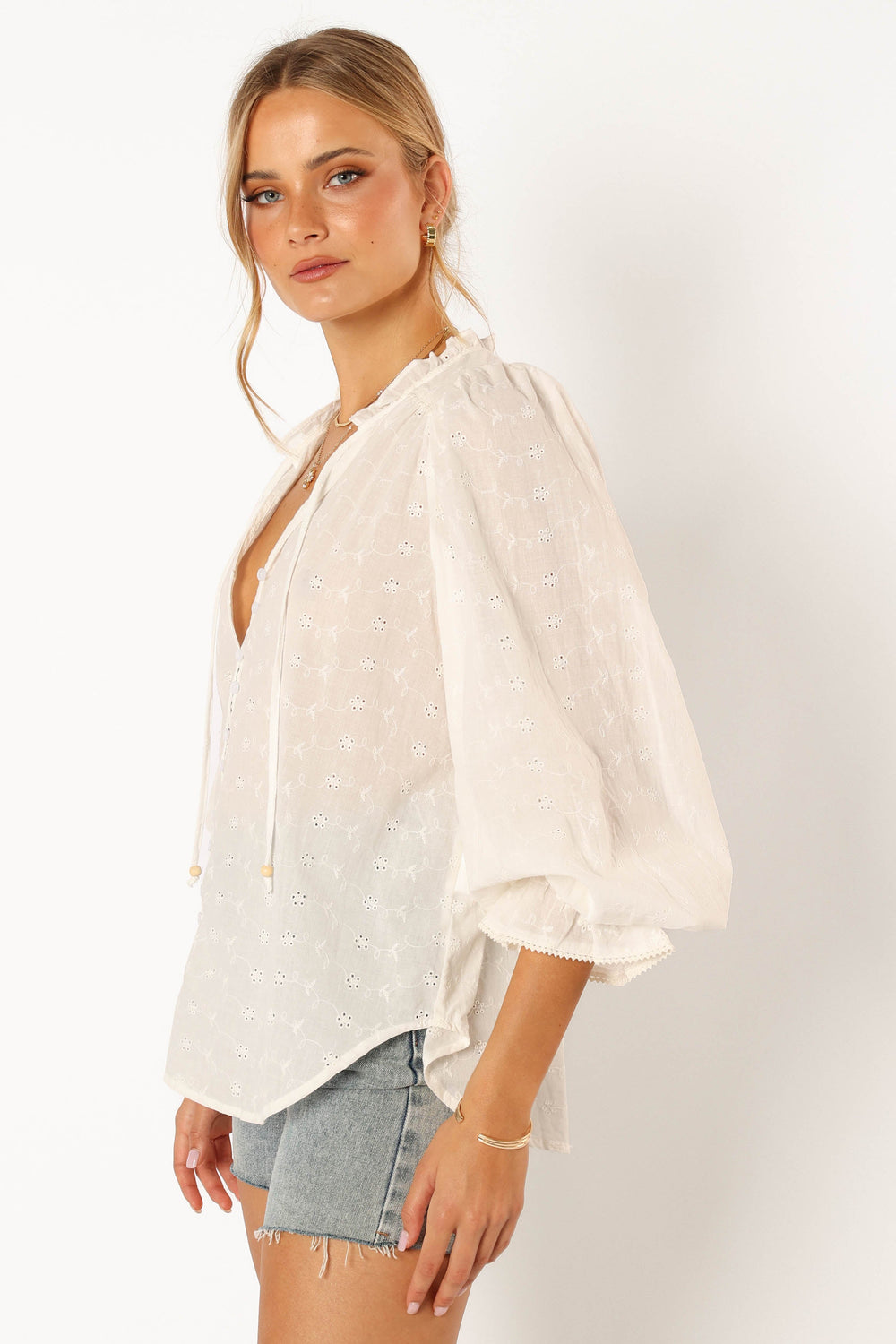 TOPS @Layana Blouse - White