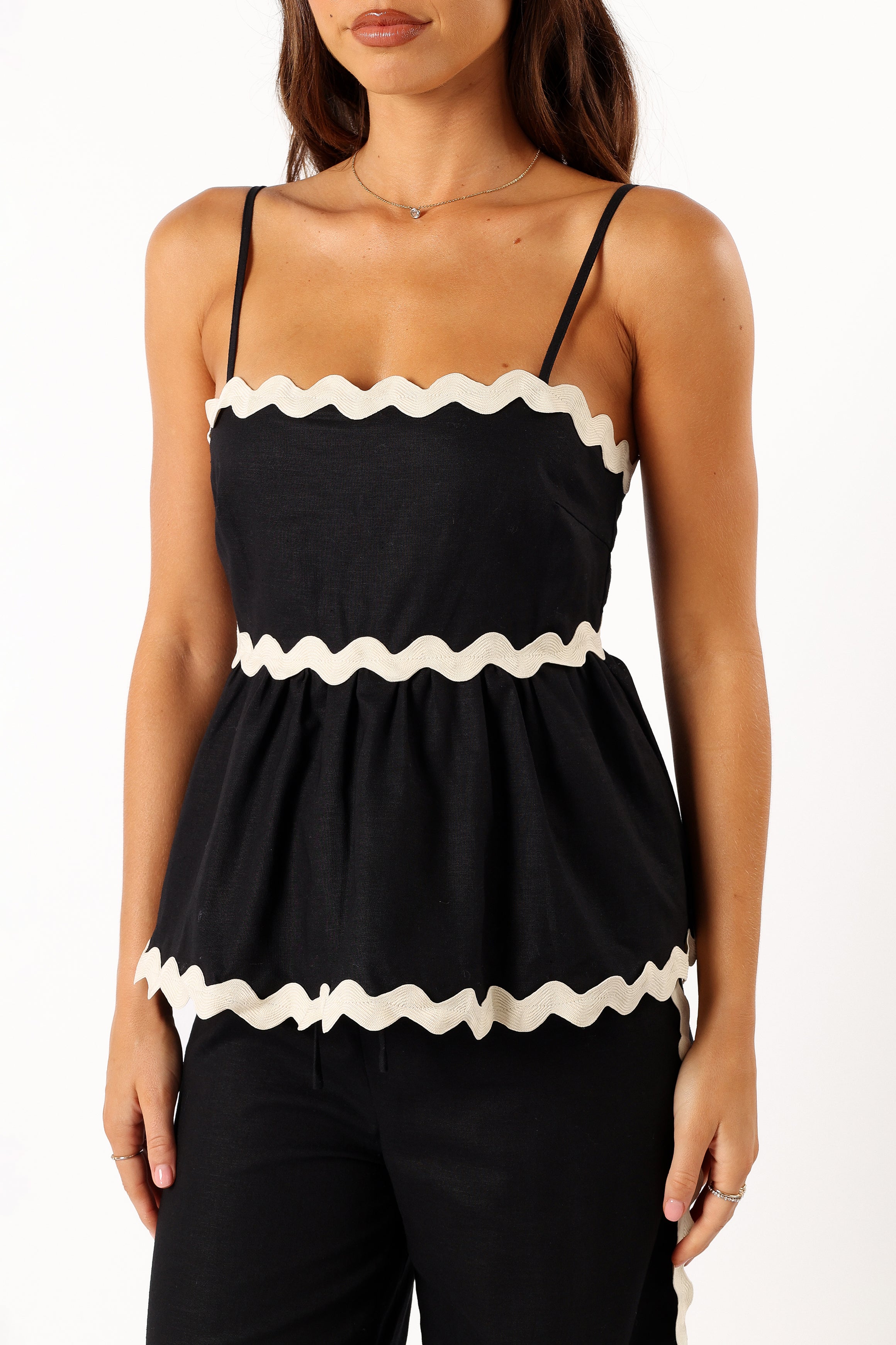 TOPS @Mollymook Top - Black/Cream