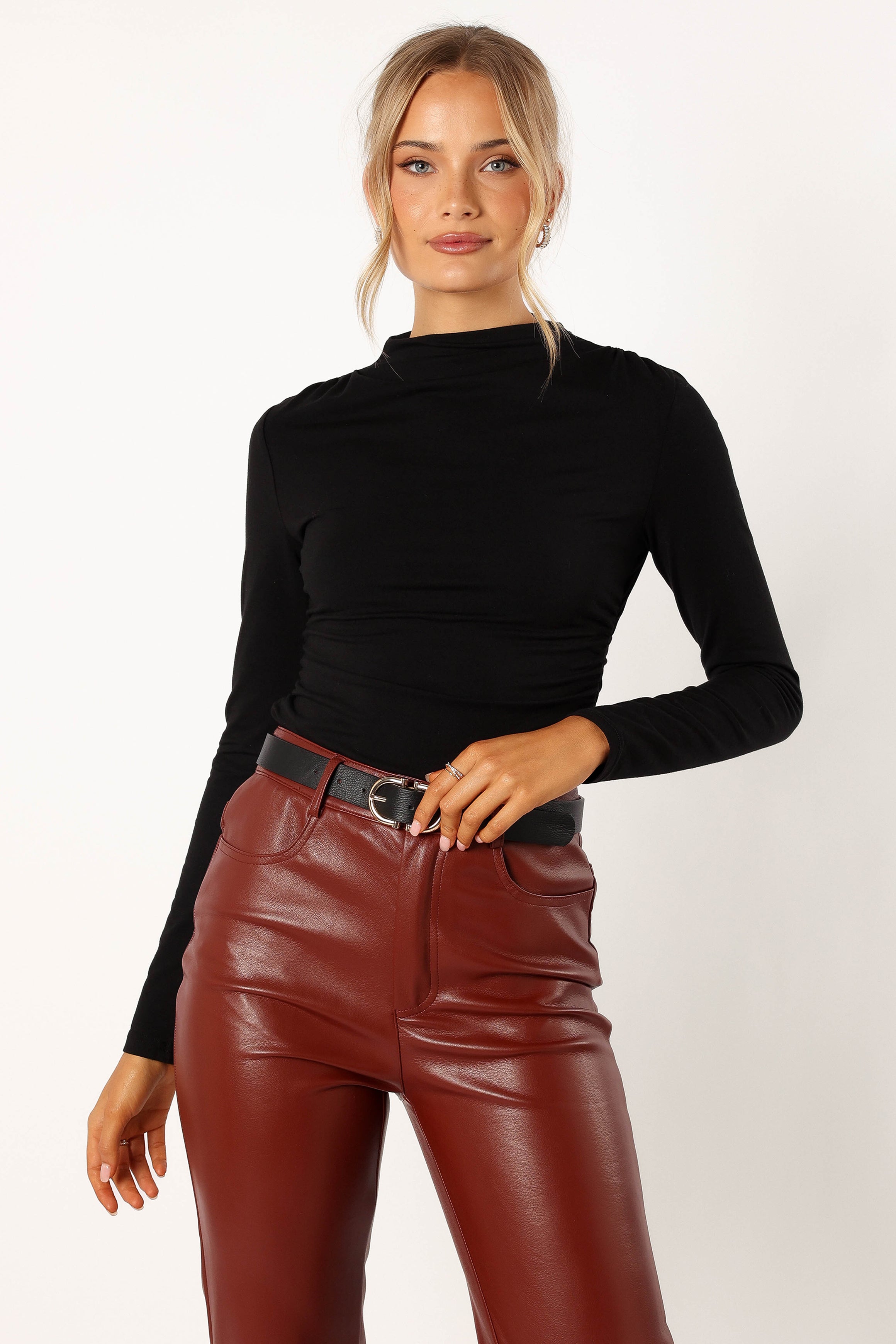 TOPS @Wanda Long Sleeve Top - Black
