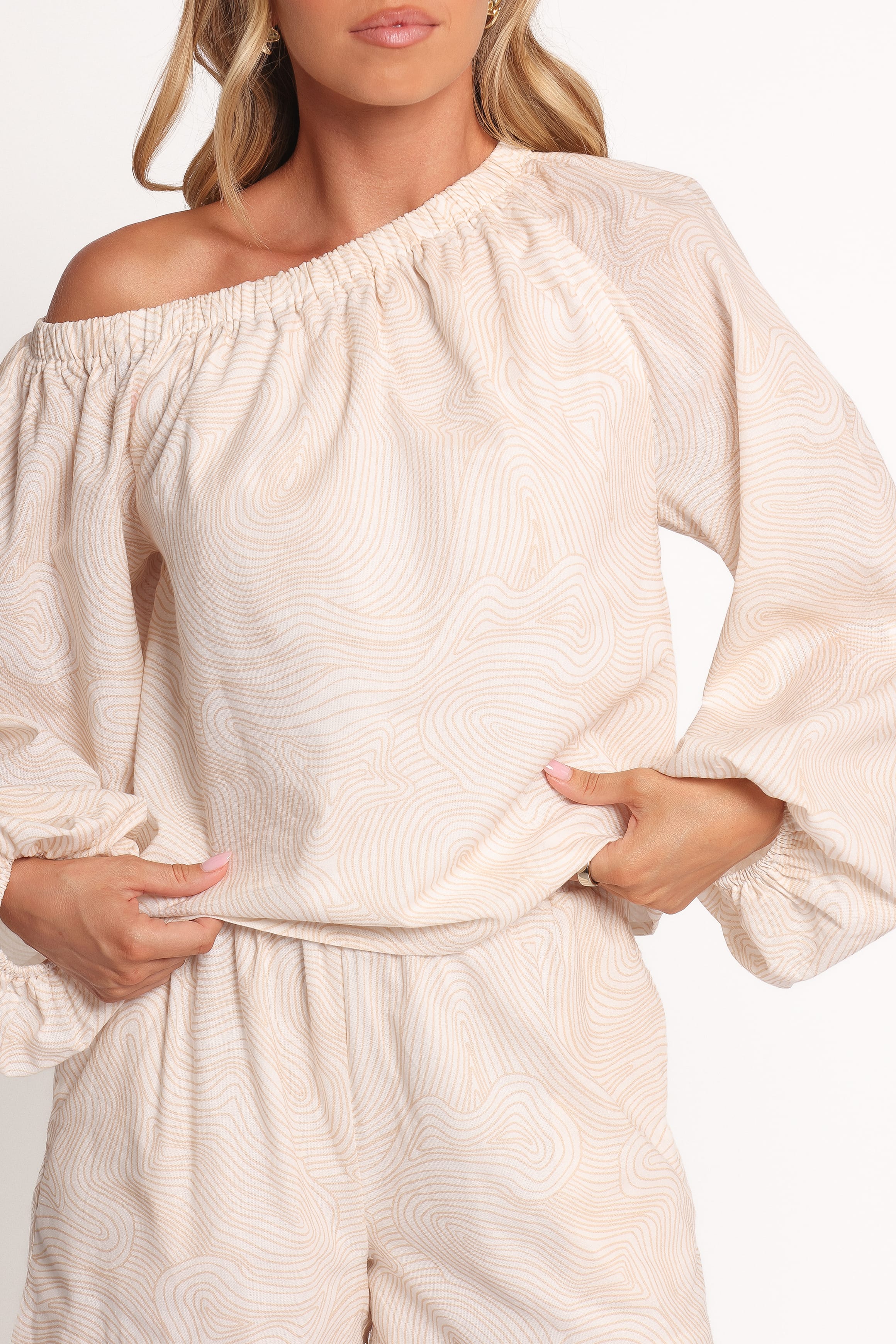 TOPS Zion Off Shoulder Long Sleeve Top - Tan Swirl