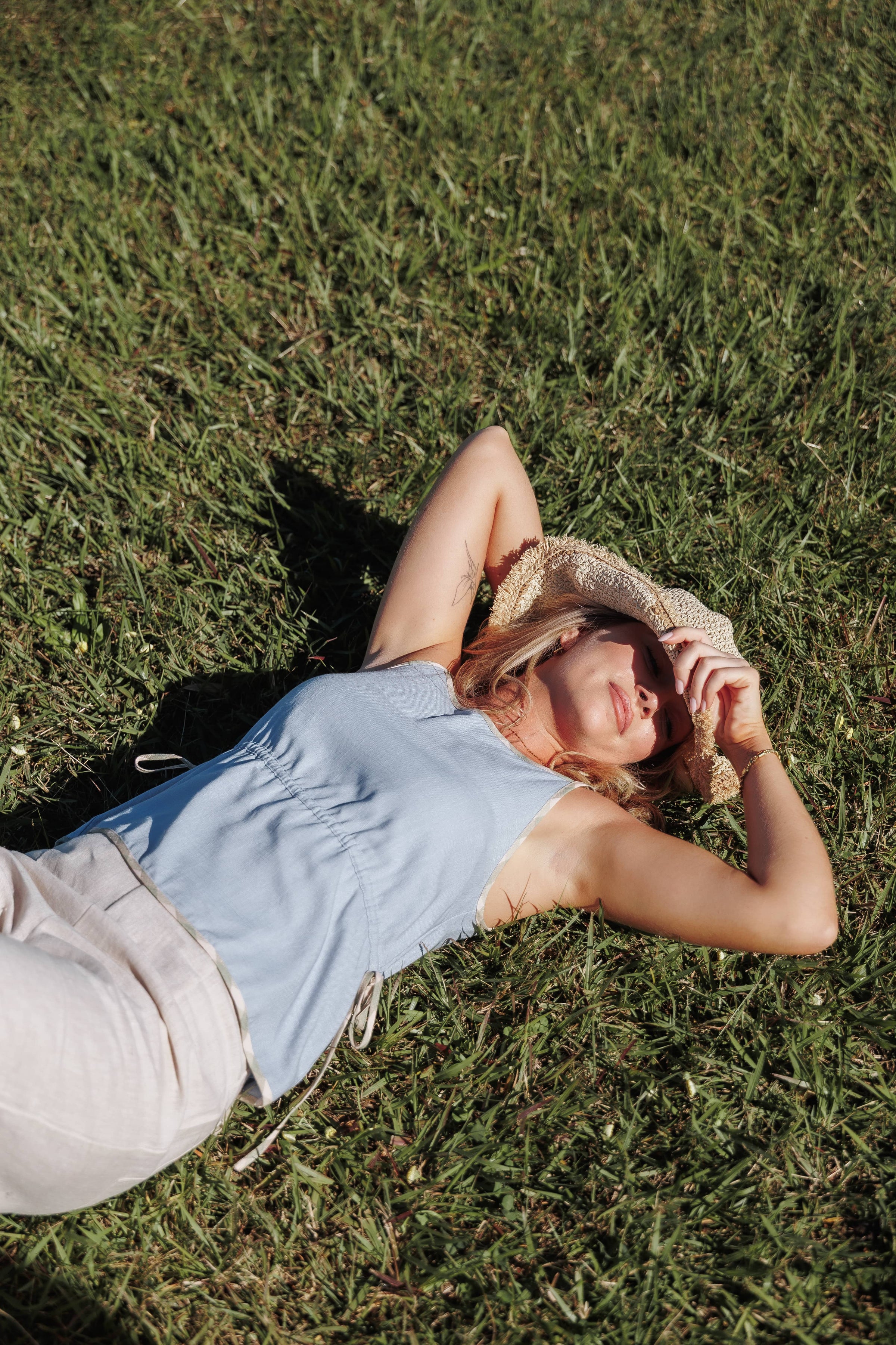 TOPS Bettie Top - Light Blue Linen