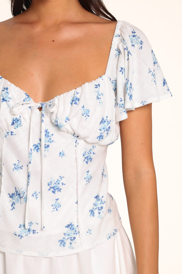 TOPS Laeriel Flutter Sleeve Top - Cream Floral