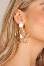 ACCESSORIES @Adeline Flower Earrings - Gold/Pearl