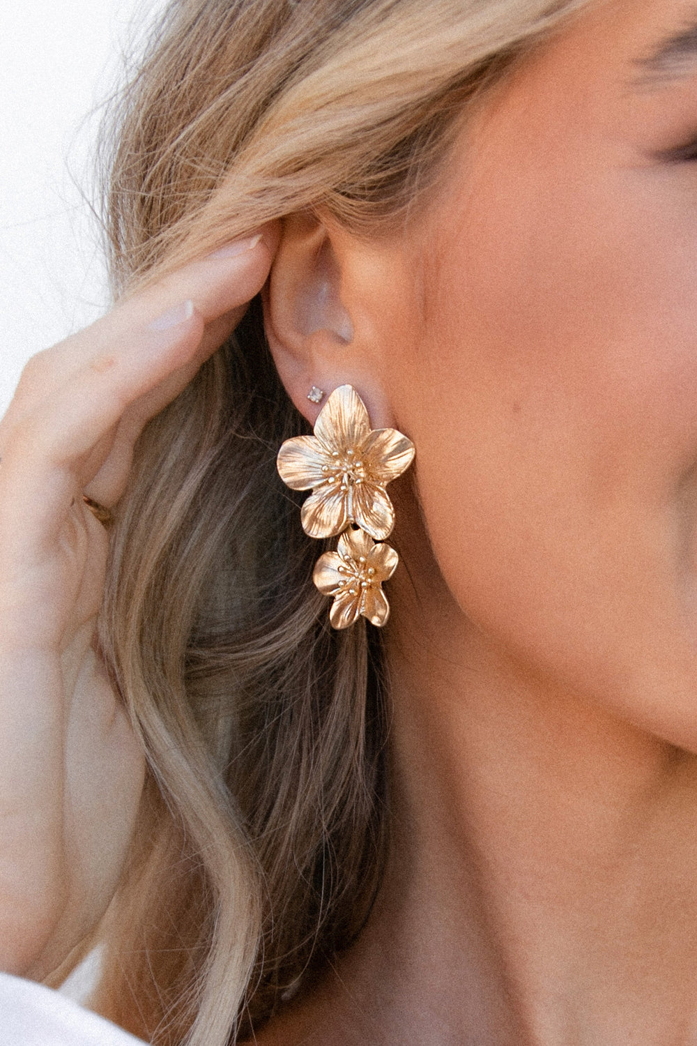 ACCESSORIES Alexa Flower Earrings - Gold
