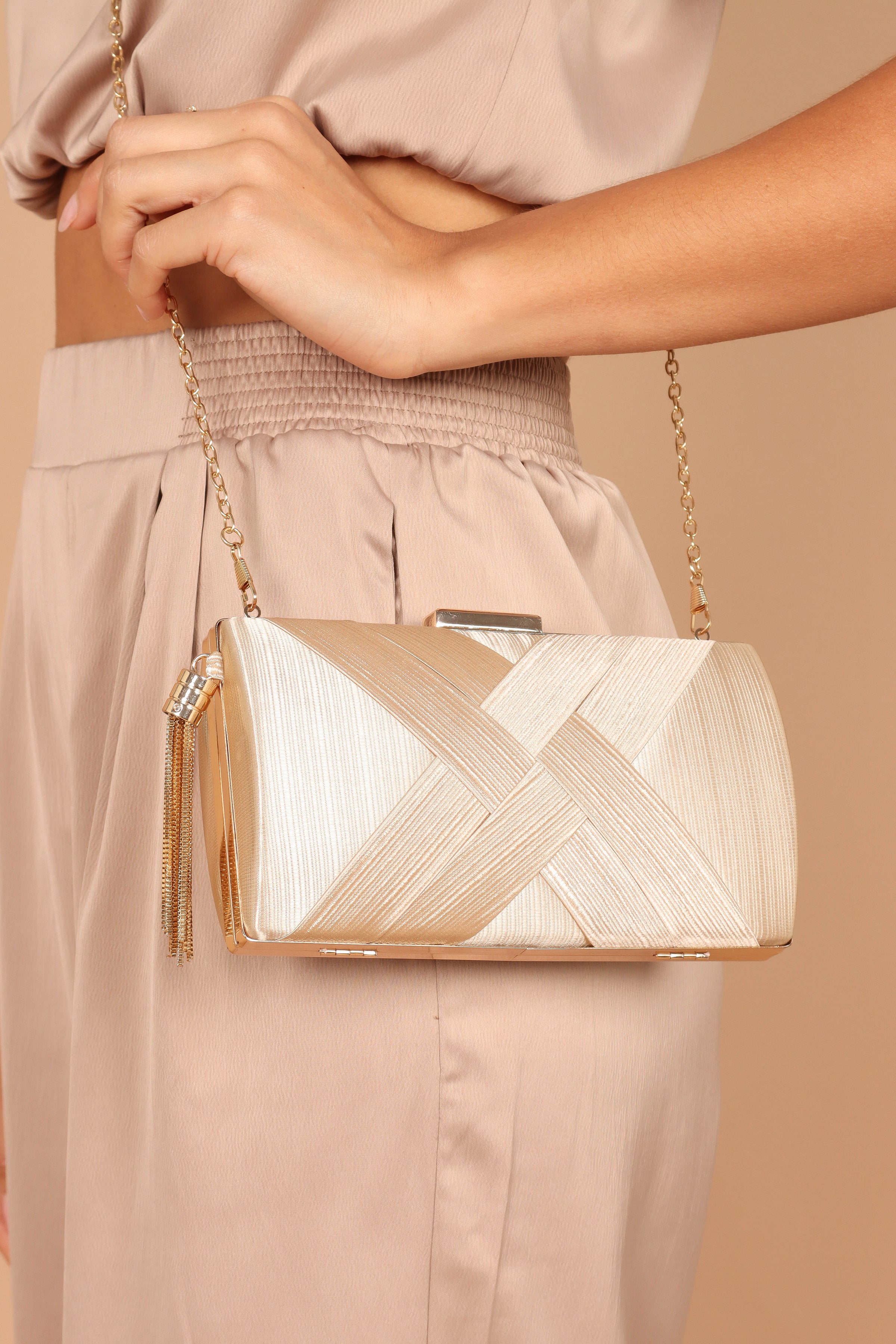 ACCESSORIES @Viva Clutch - Gold
