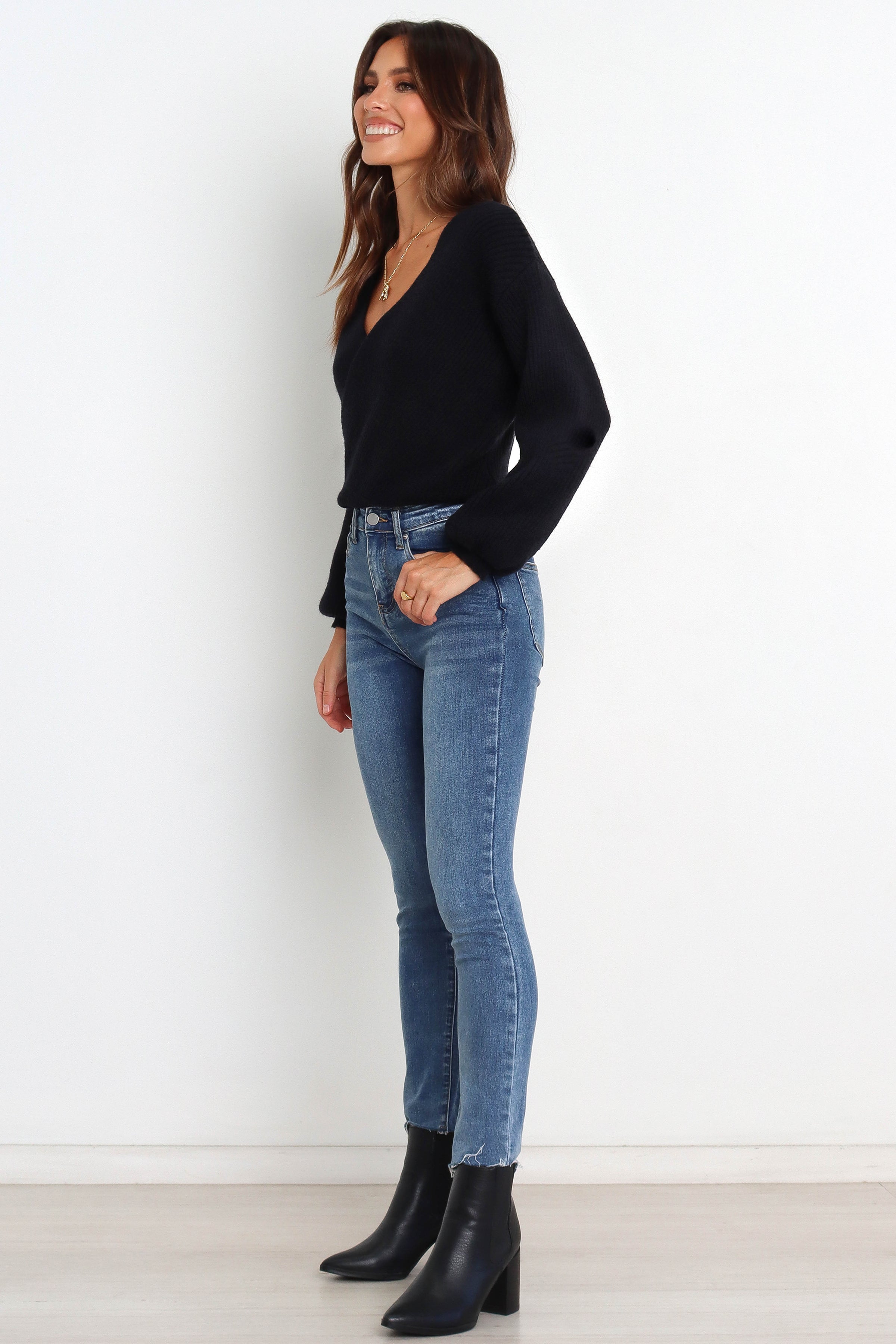 KNITWEAR @Lucy Knit Sweater - Black (waiting on bulk)