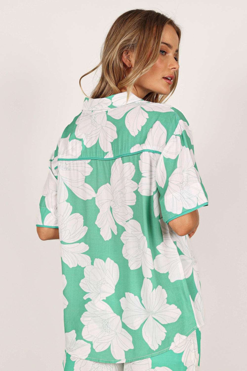 TOPS @Bentley Shirt - Green Floral (waiting on bulk)